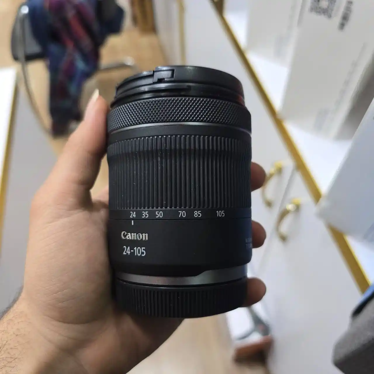 خرید لنز کانن | Canon RF 24-105mm دست دو