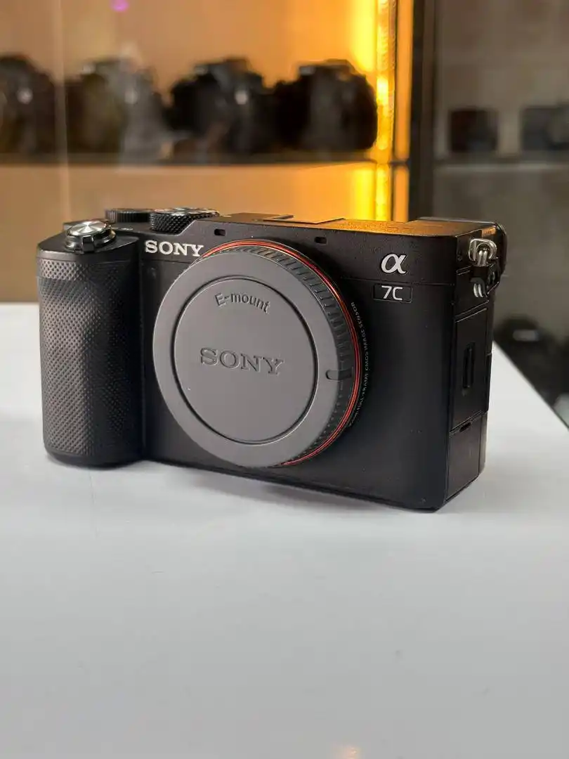 دوربین حرفه ای سونی | Sony A7C Body دست دو