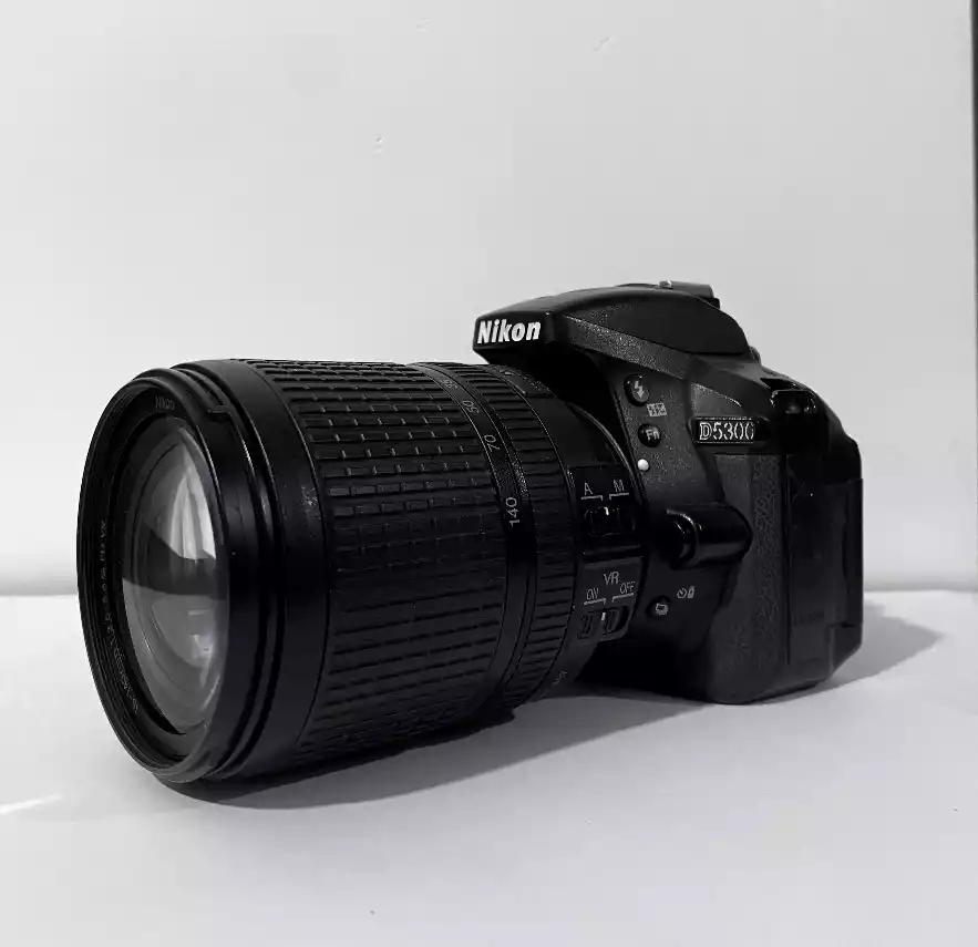 دوربین نیکون d5300 با لنز 18-140 دست دو
