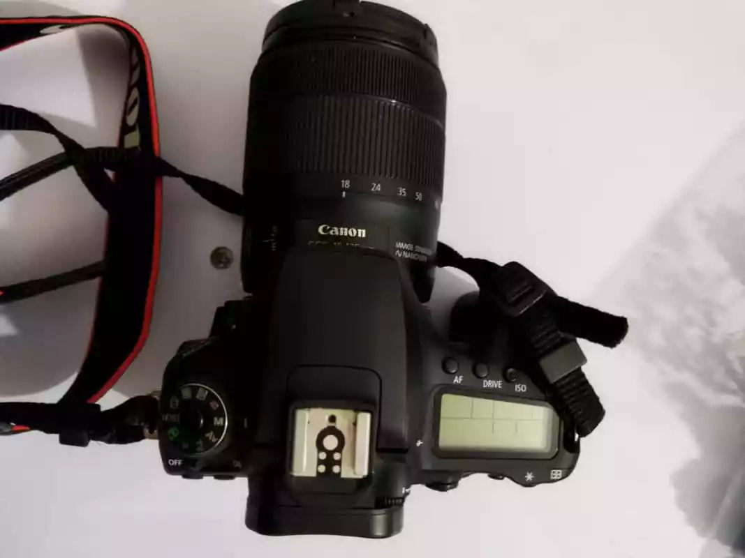 دوربین 90D  CANON دست دو