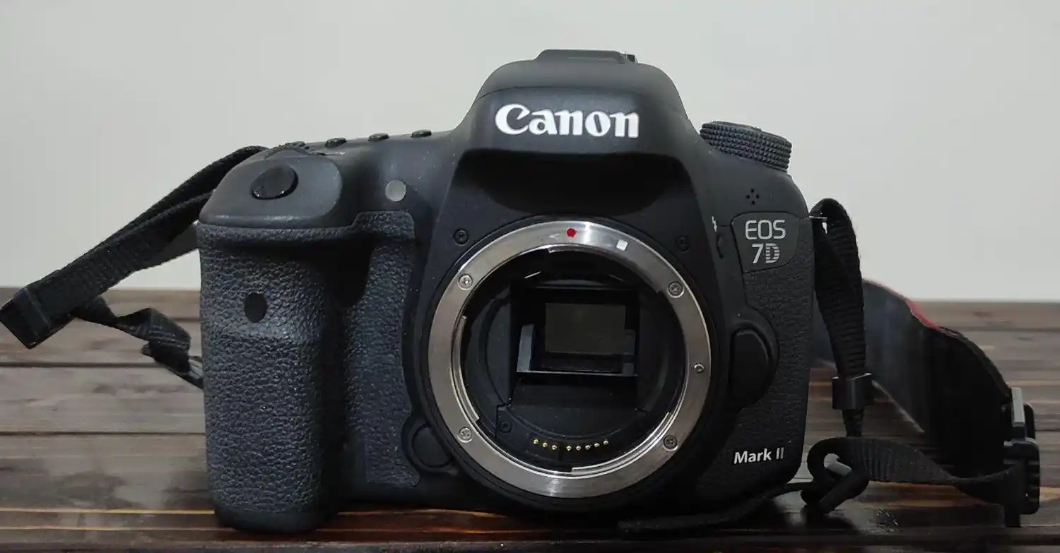 دوربین کنون 7d mark ii در حد نو دست دو