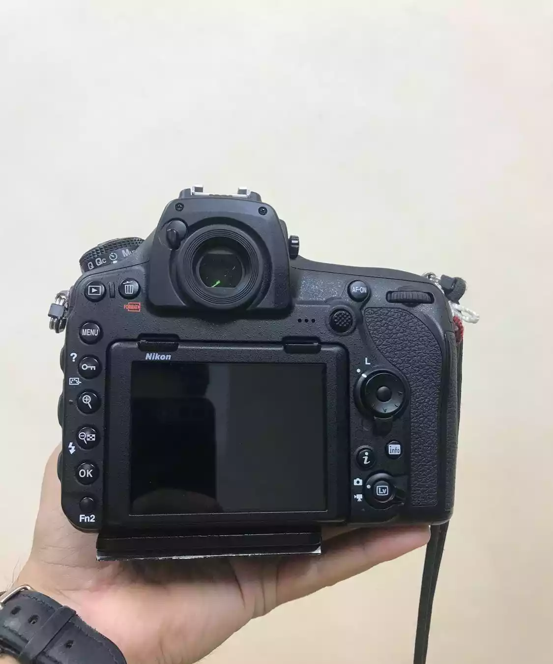 دوربین نیکون d850 دست دو