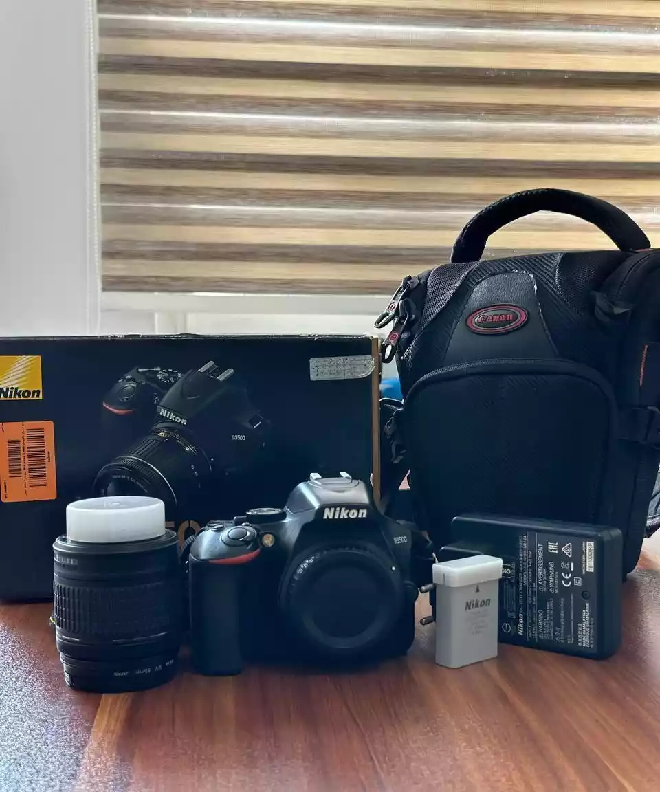 دوربین نیکون ۳۵۰۰d دست دو