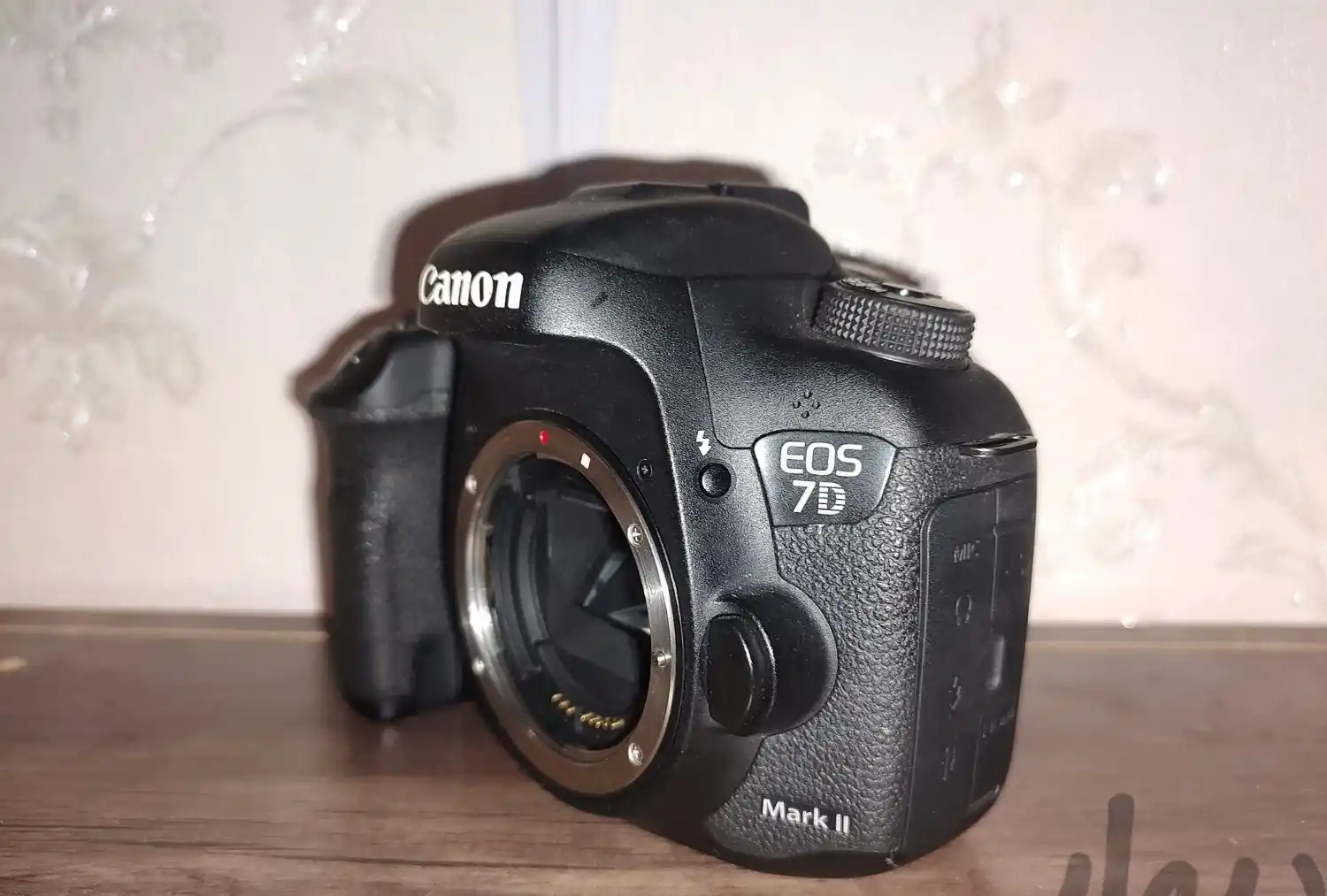 7d mark2 دست دو