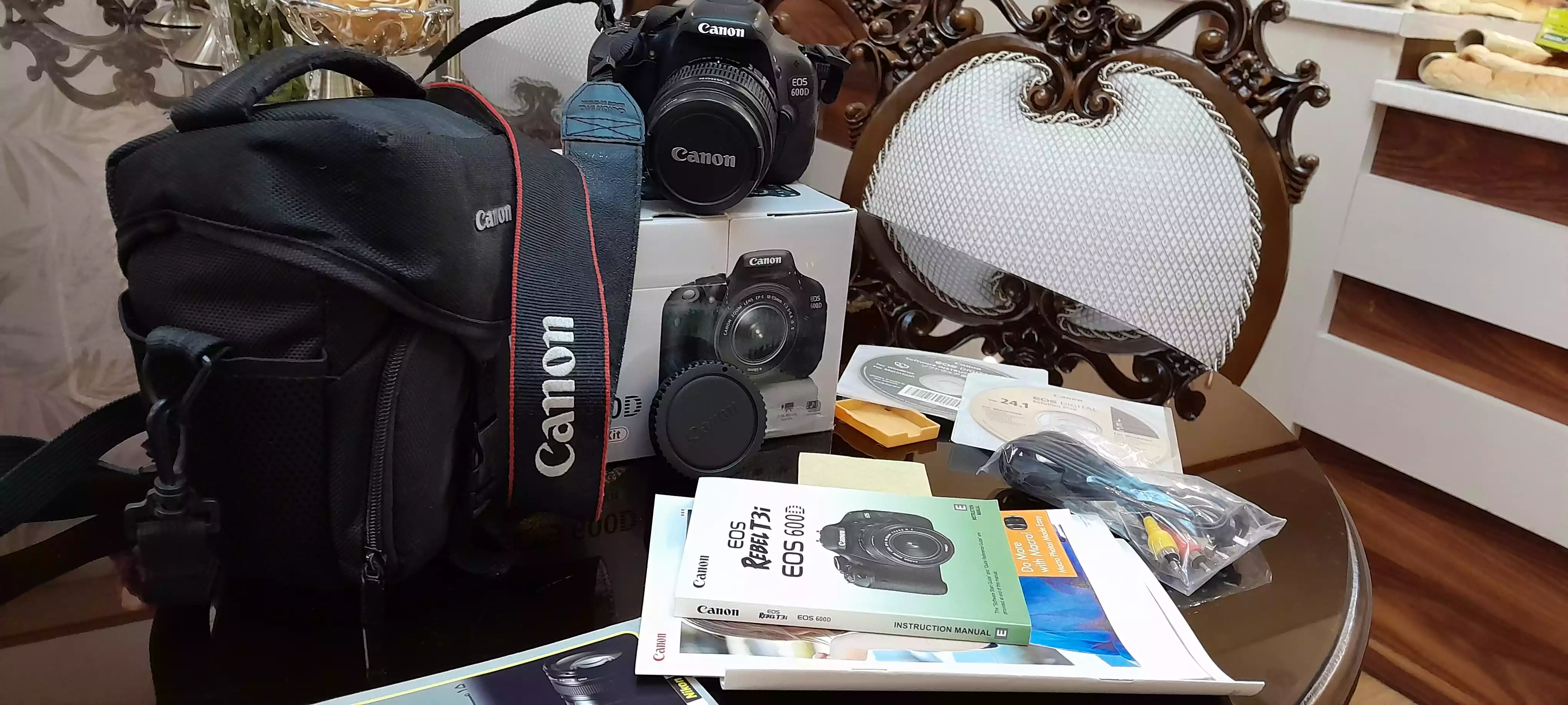 دوربين Canon 600D دست دو