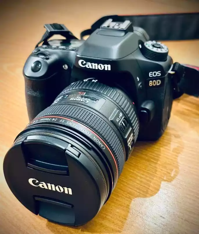 Canon 80D دست دو