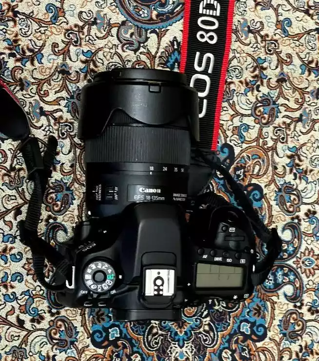دوربین canon 80d دست دو