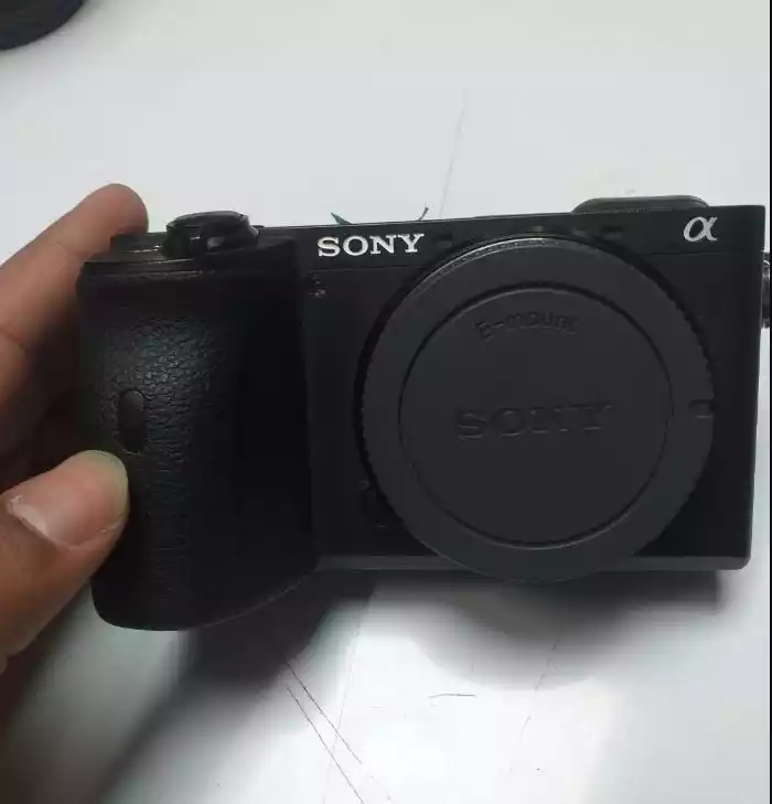 دوربین سونی a۶۶۰۰ بادی دست دو