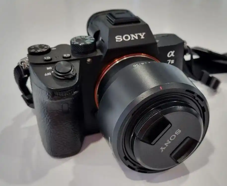 دوربین سونی a7iii همراه با لنز ۵۰mm دست دو