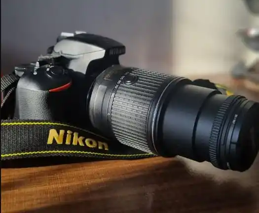 دوربین نیکن D3500 دست دو