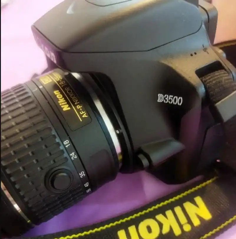 دوربین نیکون D3500 با لنز و کیف دوشی دست دو