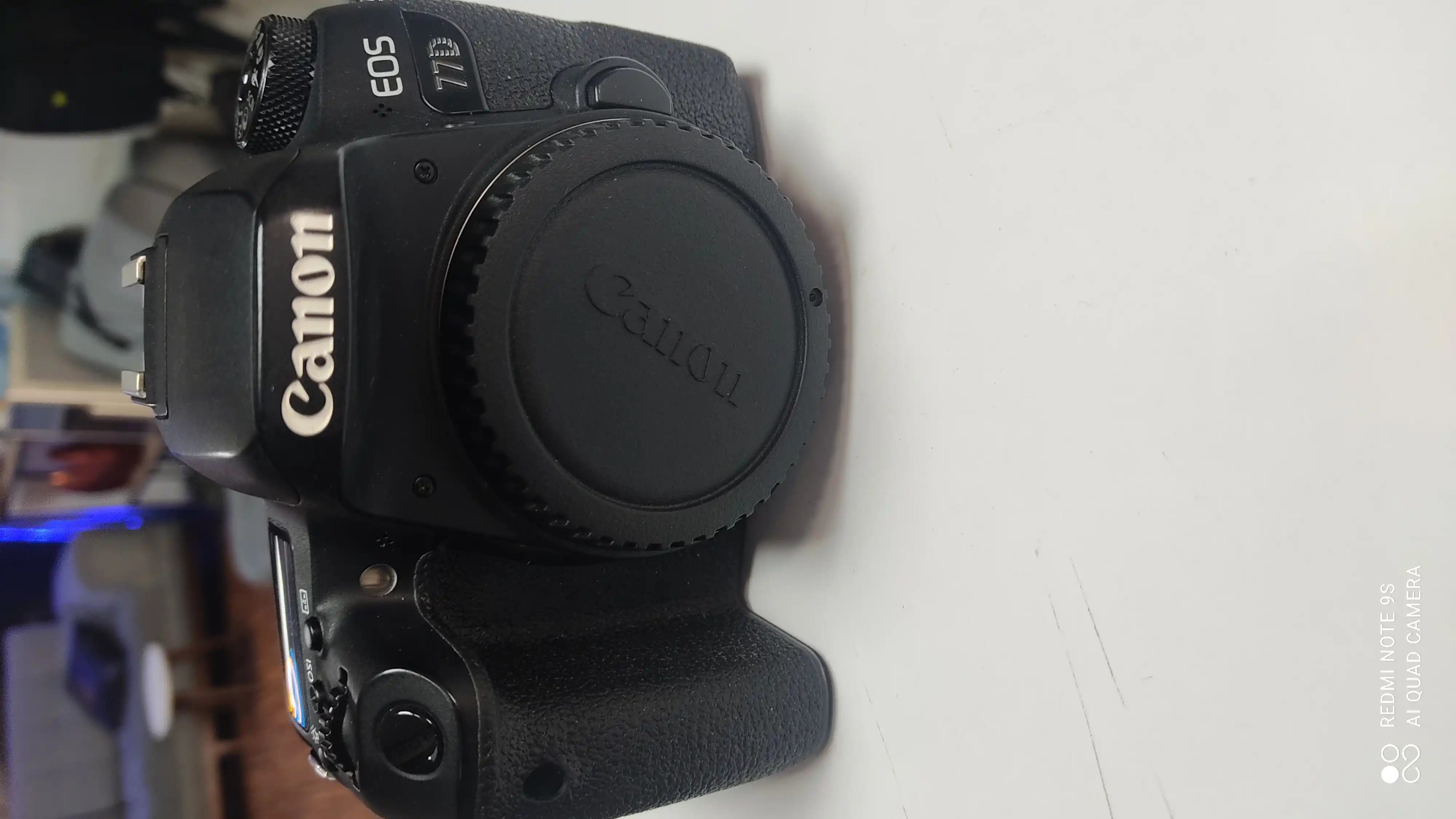 دوربین 77D canon دست دو