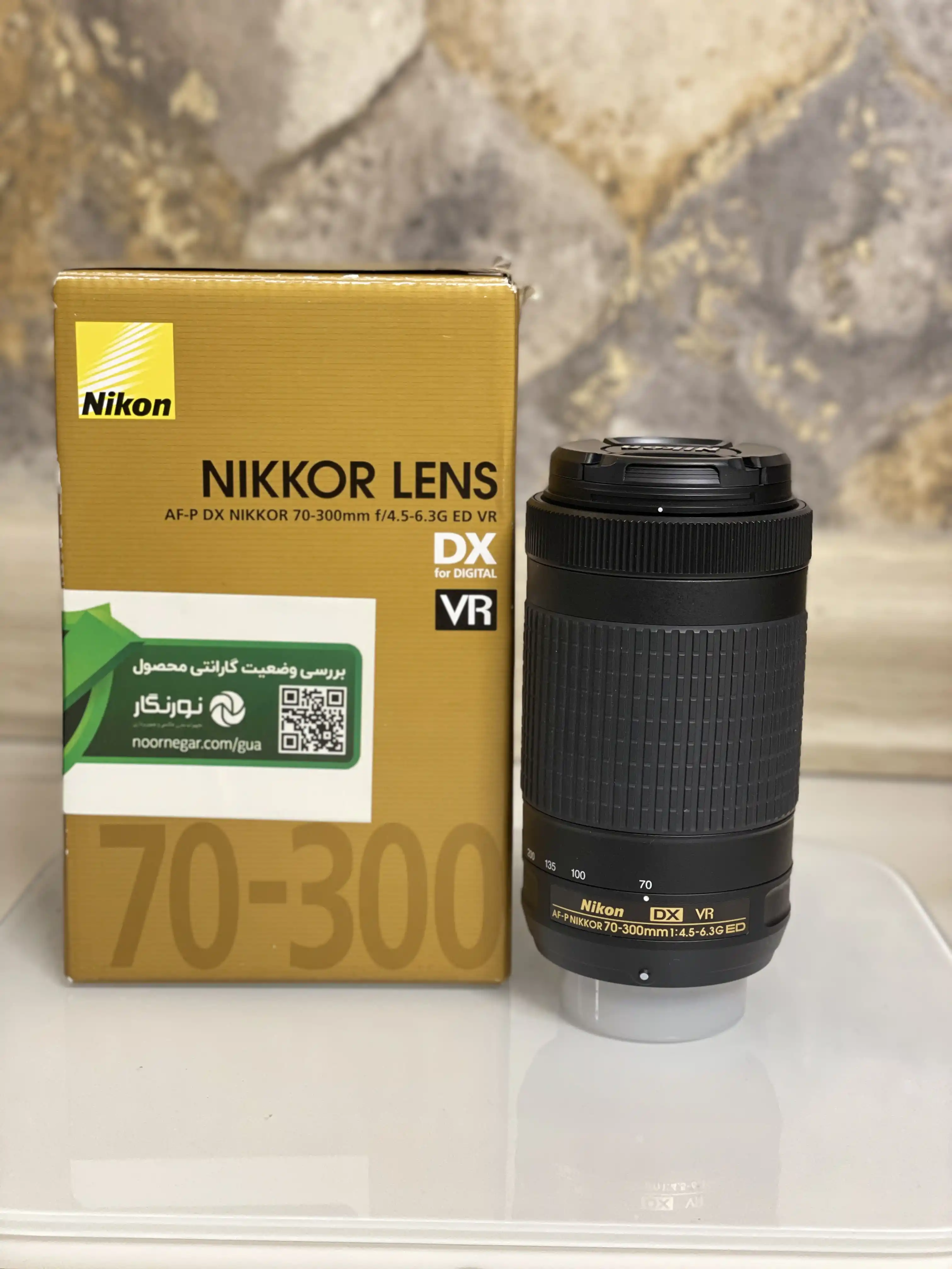 لنز نیکون مدل 70-300 AF-P VR دست دو