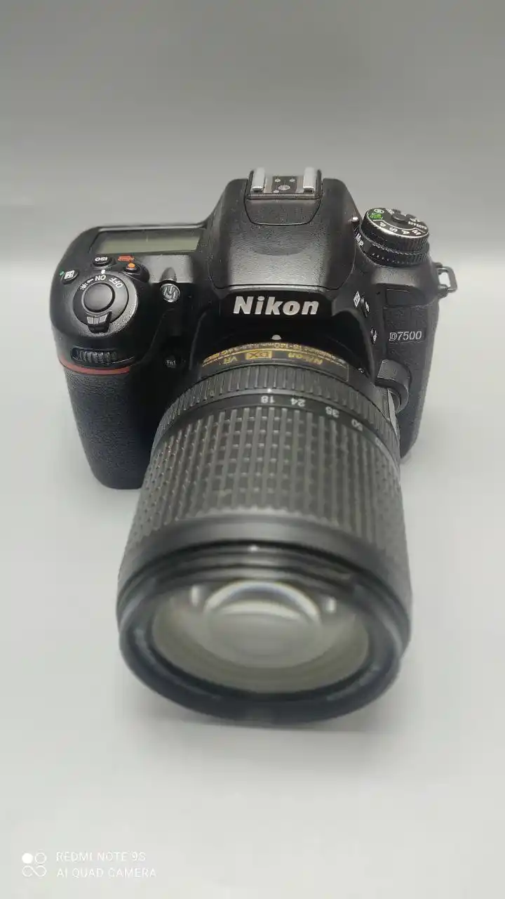 18.140+Nikon D7500 دست دو
