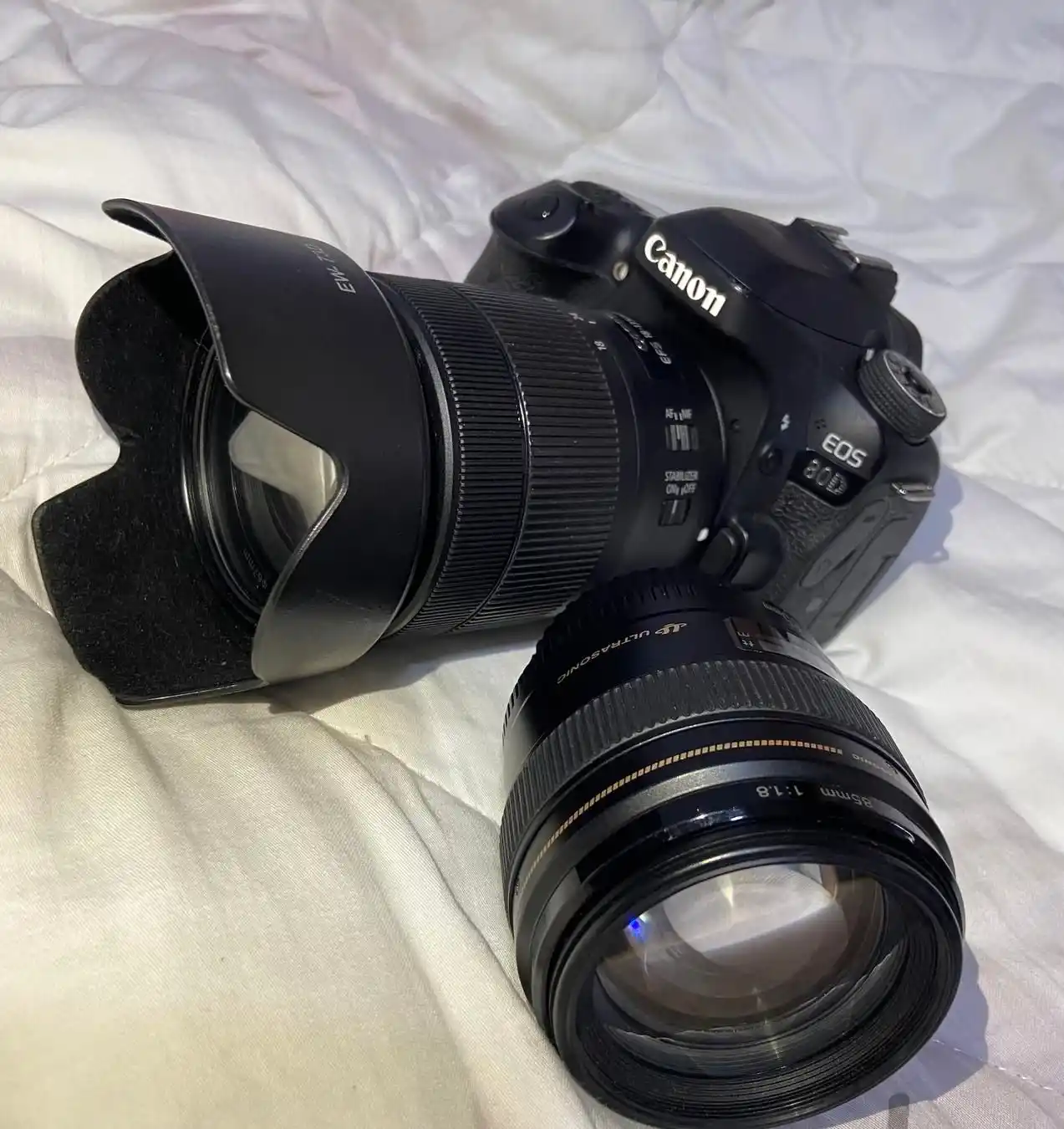 دوربین ۸۰D کنون با لنز ۱۸-۱۳۵ . و لنز 85mm f1/8 . دست دو