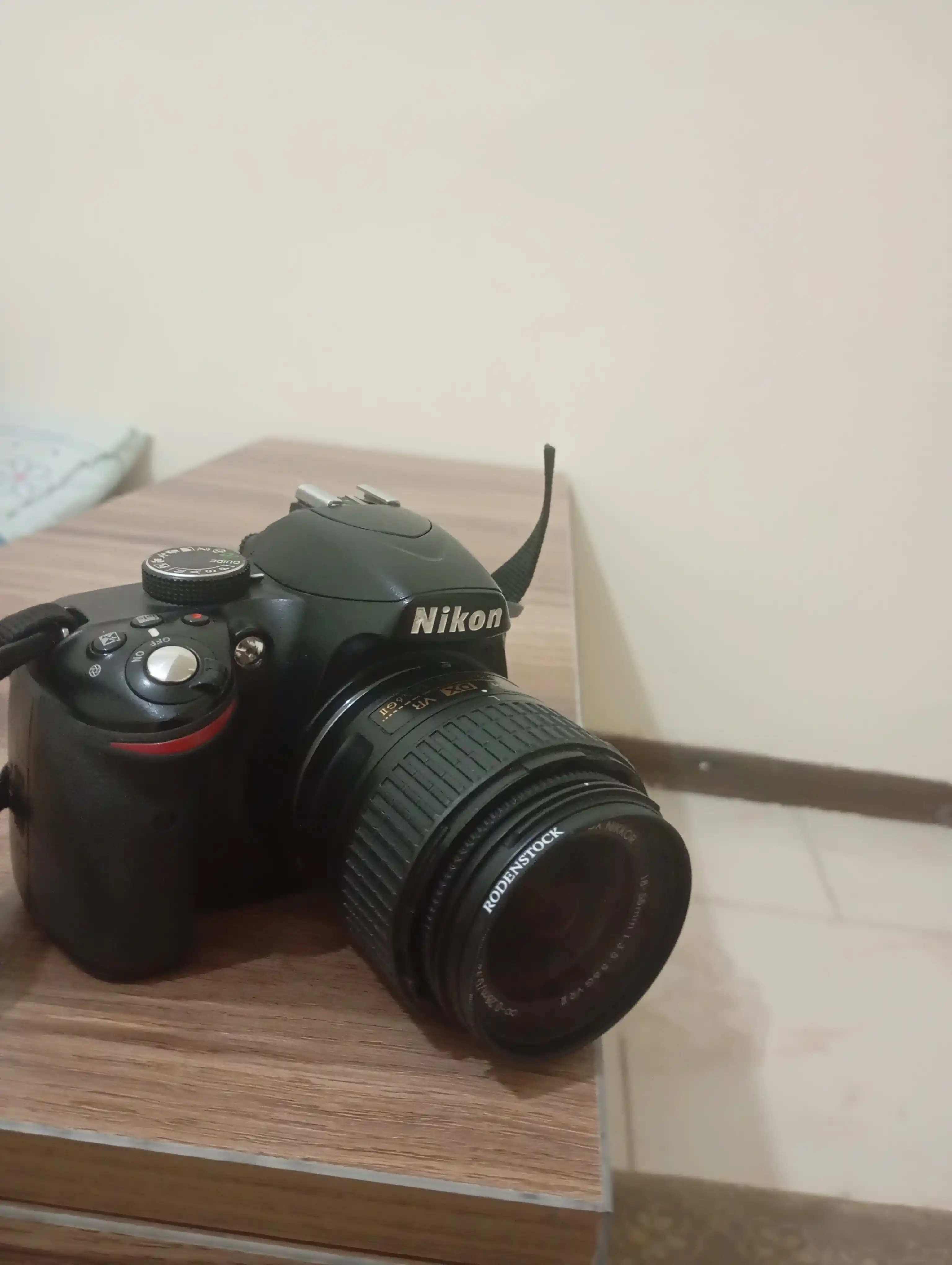 دوربین عکاسی حرفه ایnikon D3200نونو شات نخورده دست دو