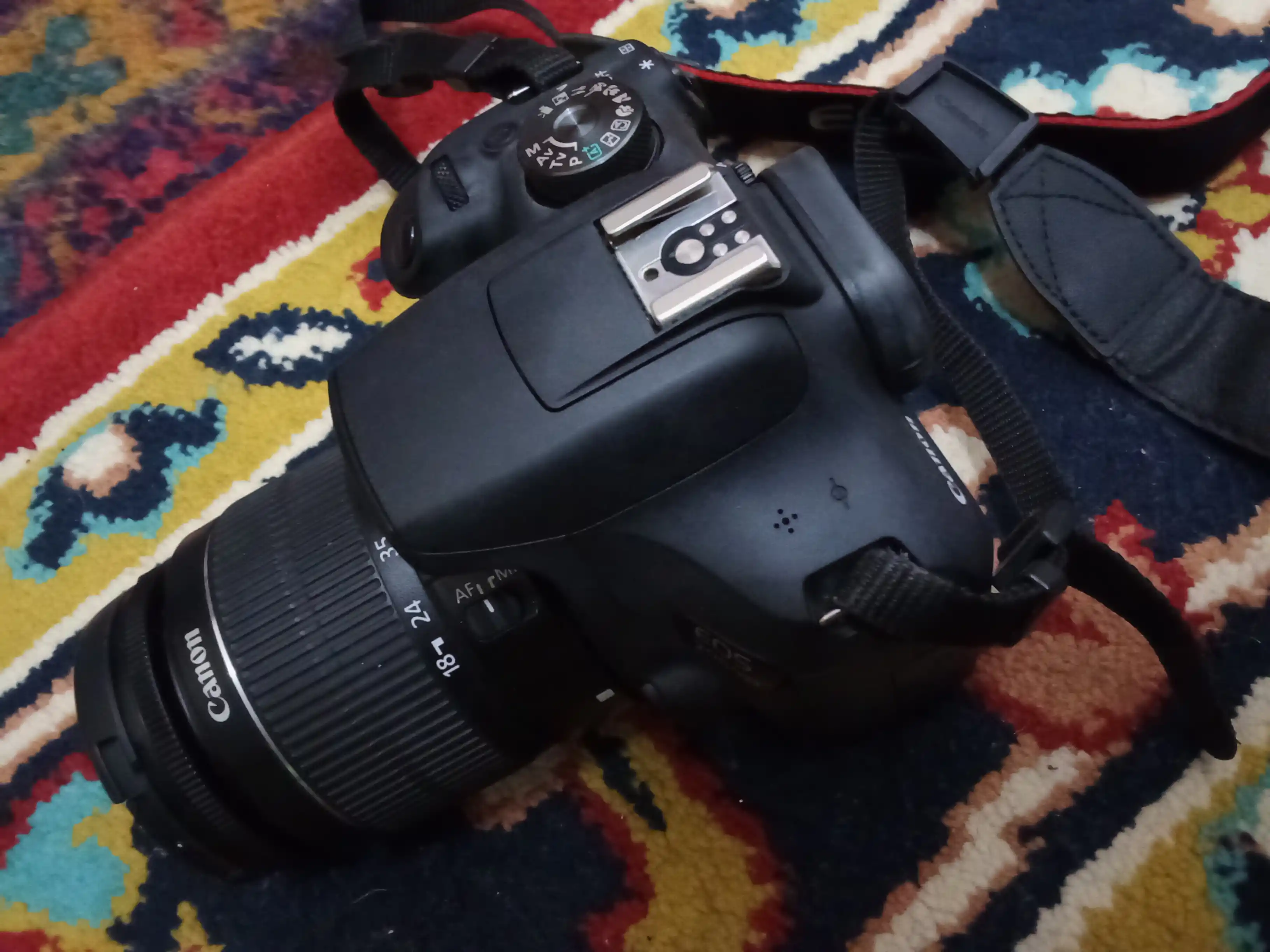 دوربین عکاسی کنون ۲۰۰۰d دست دو