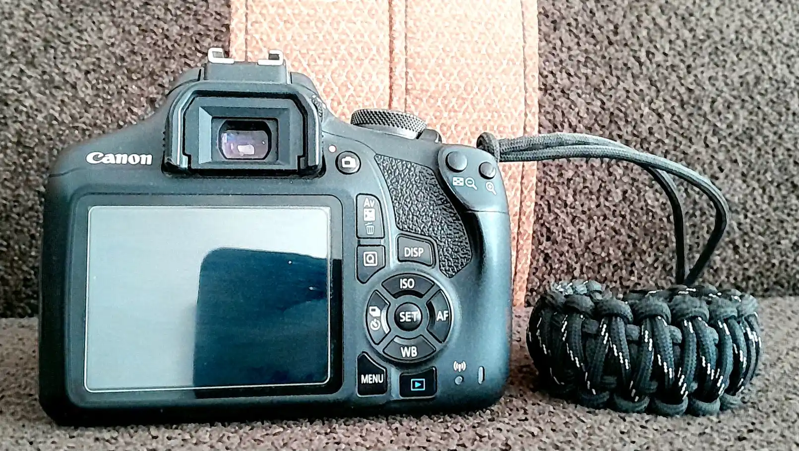 دوربین کانن 2000d دست دو