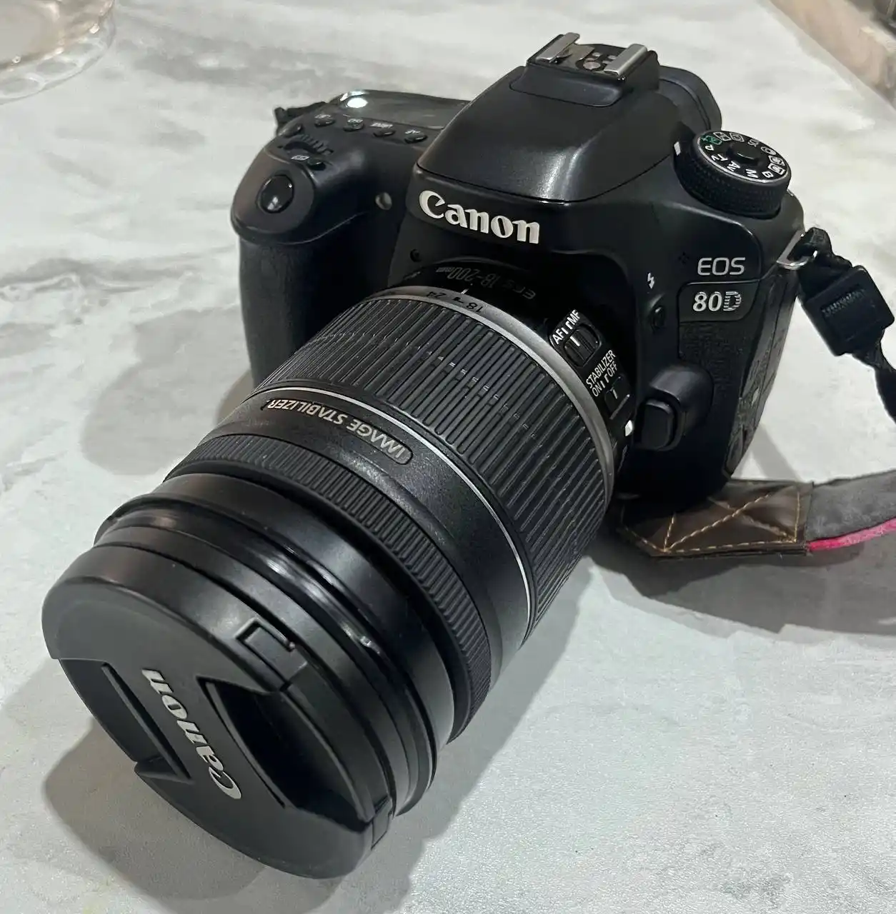 بدنه دوربین 80D دست دو