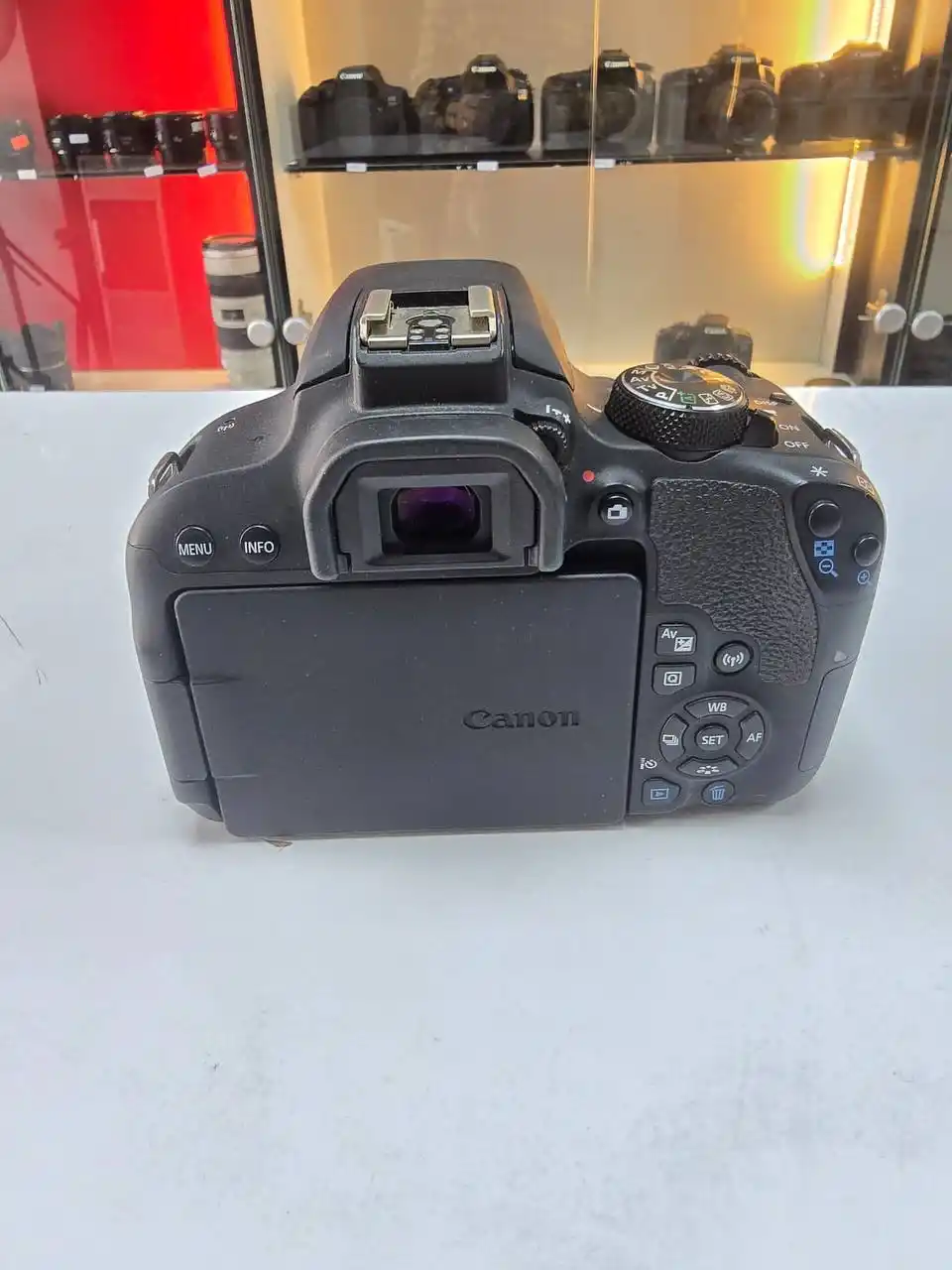 دوربین کارکرده کنون 800D دست دو