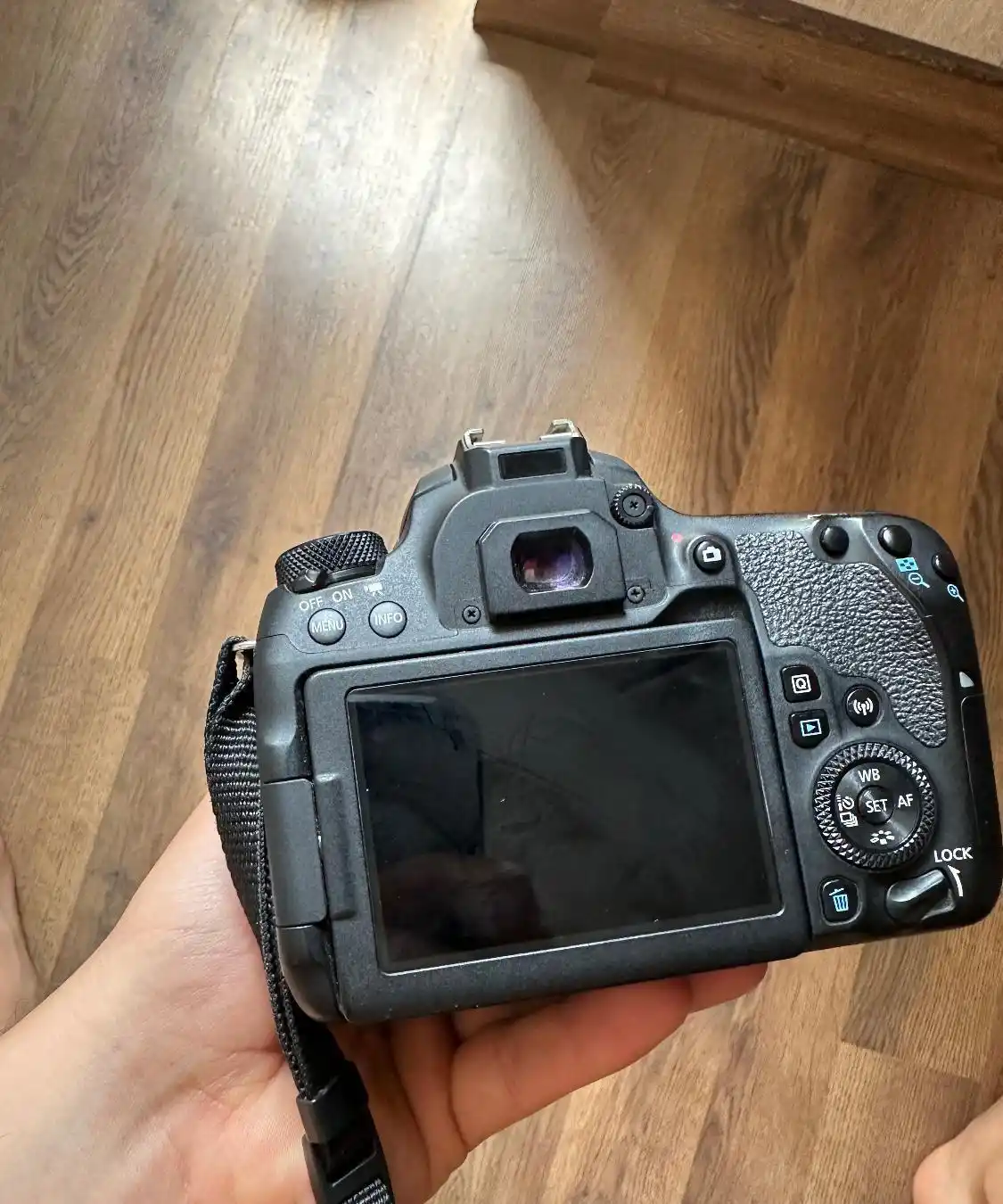 دوربین کنون ۷۷d همراه با لنز ۱۳۵-۱۸ دست دو