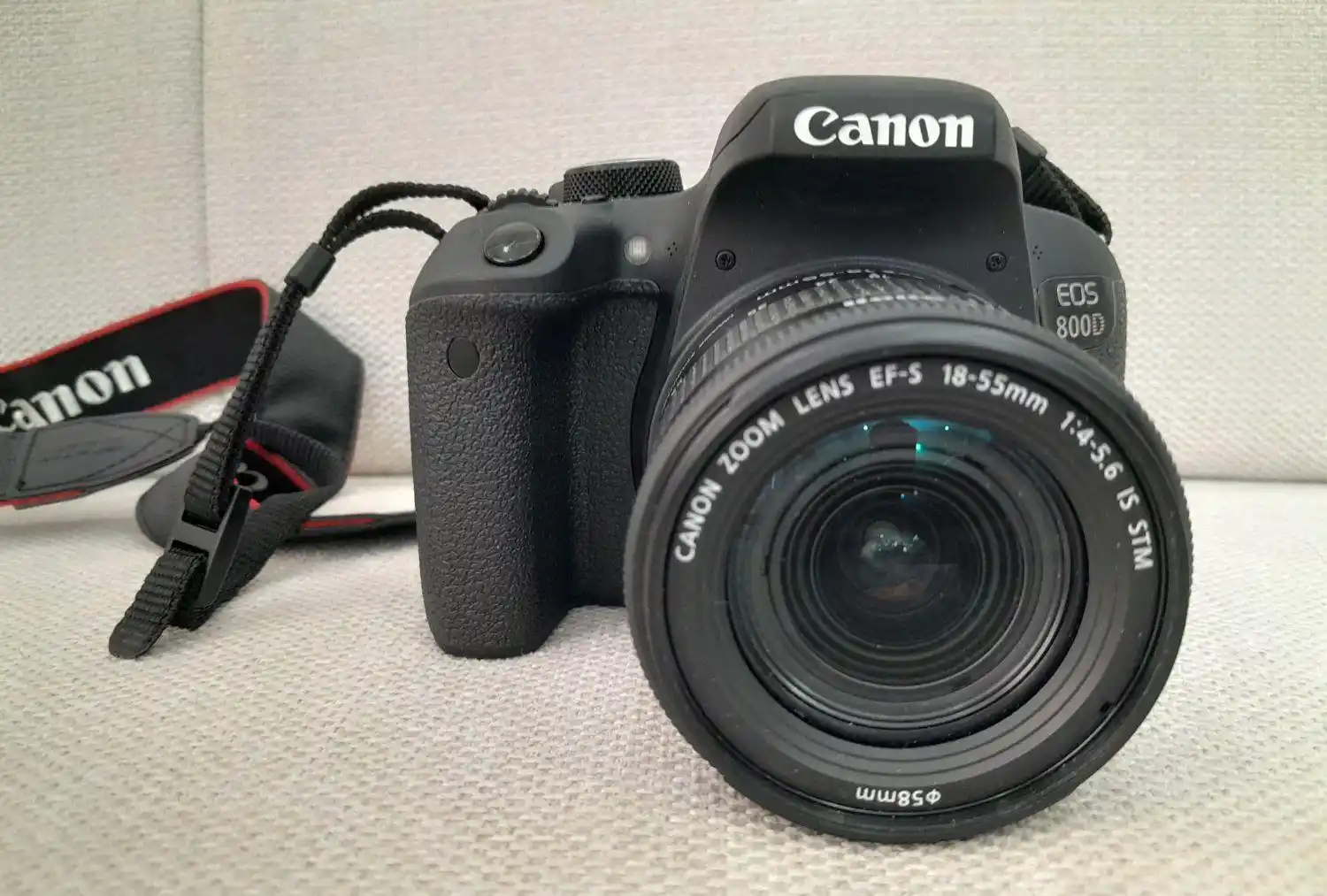 دوربین 800D مناسب برای مبتدیان و تولید محتوا دست دو