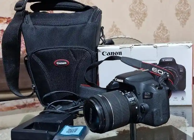 دوربین 800d دست دو