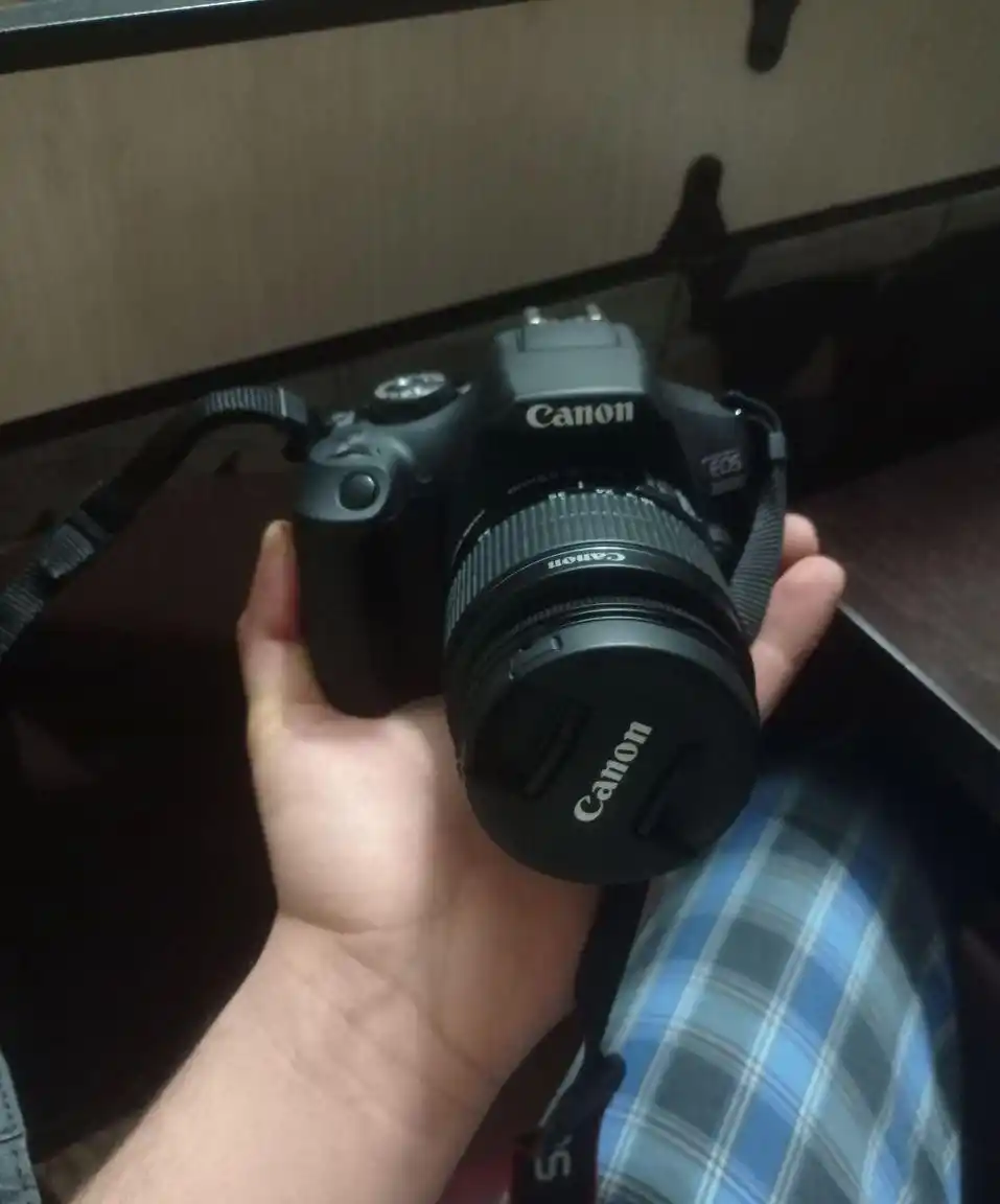 دوربین عکاسی کنون 2000d دست دو