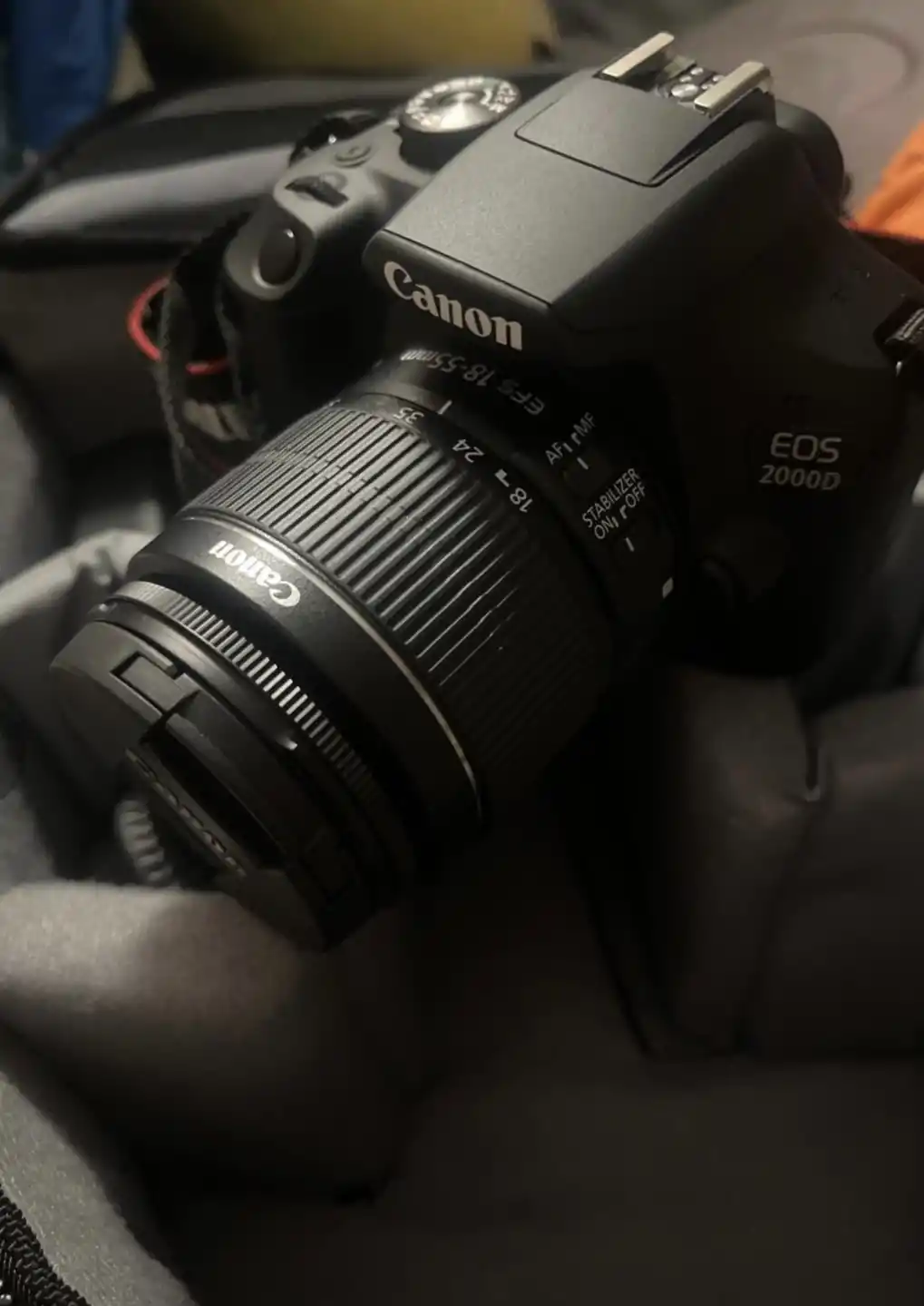 دوربین 2000Dکنون دست دو