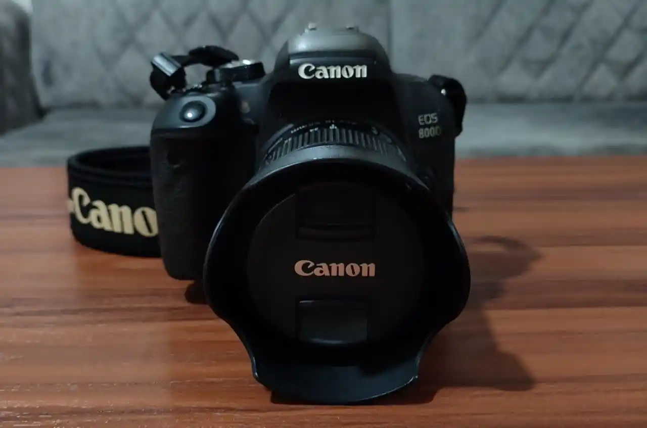 دوربین ۸۰۰d با لنز ۱۸-۵۵ و کلیه متعلقات دست دو