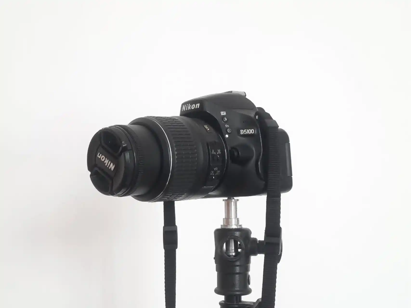 دوربین Nikon D5100 + لنز کیت 18-55 VR (دارای لرزشگیر داخلی) دست دو