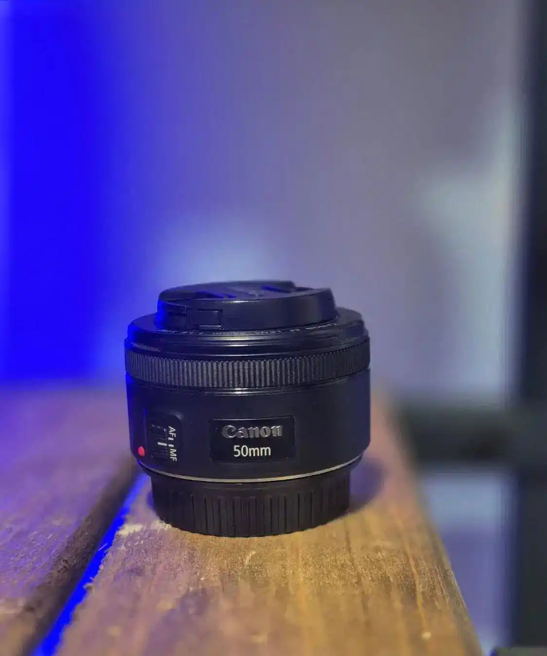 لنز کنون 50mm f1.8 دست دو