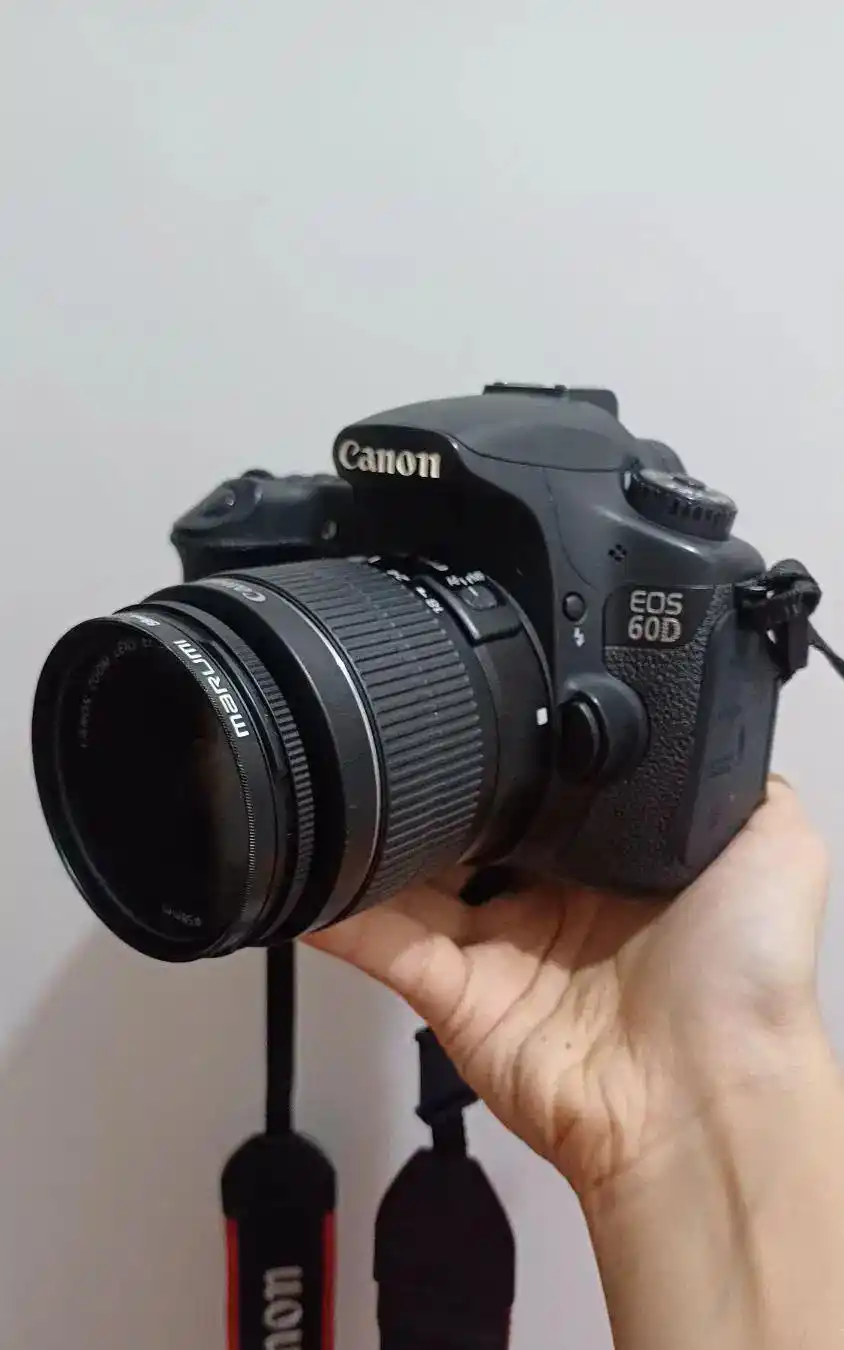 دوربین 60D کنون دست دو