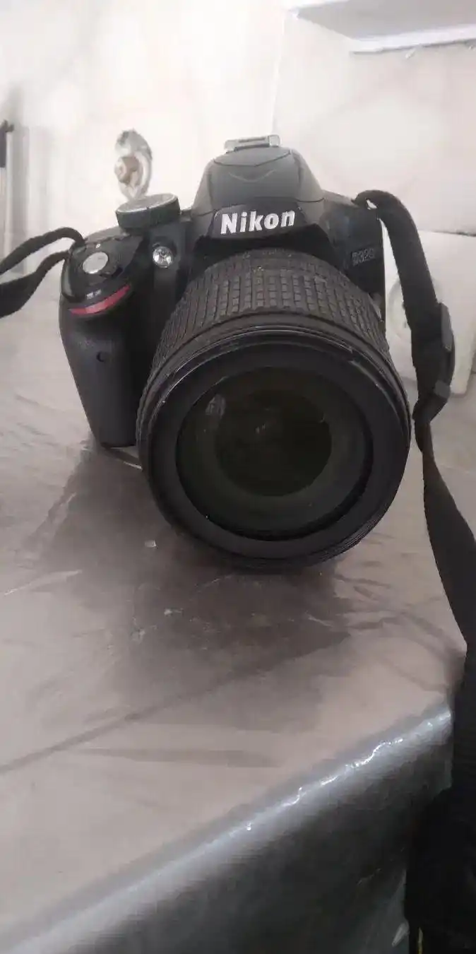 دوربین عکاسی نیکون d3200 با لنز ۱۸-۱۰۵ دست دو