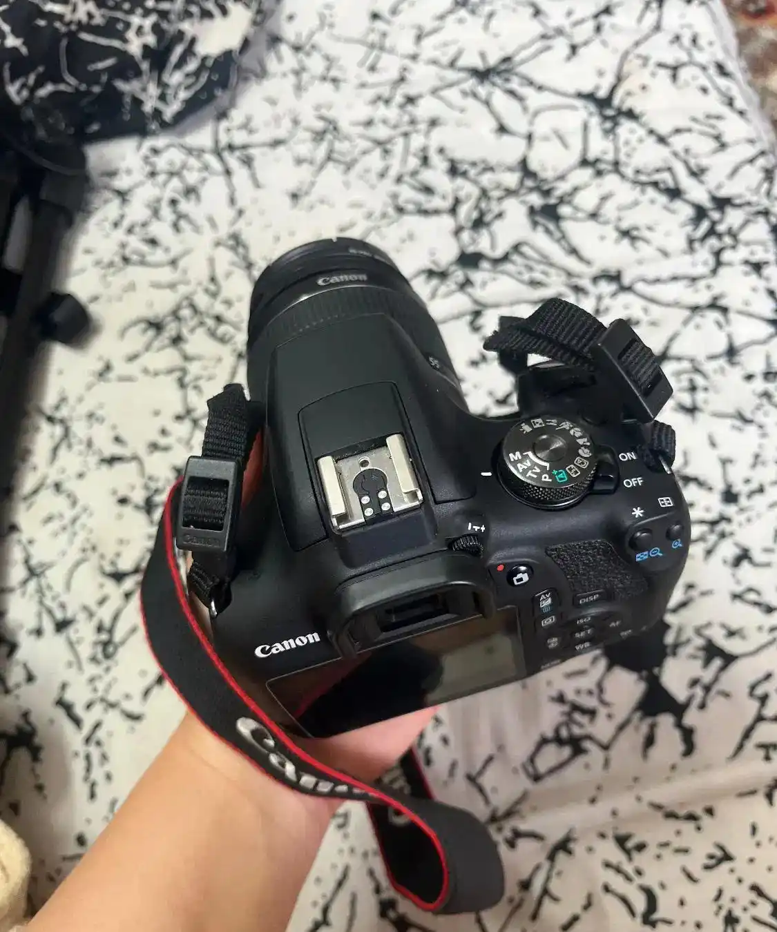 دوربین کنان D2000 دست دو