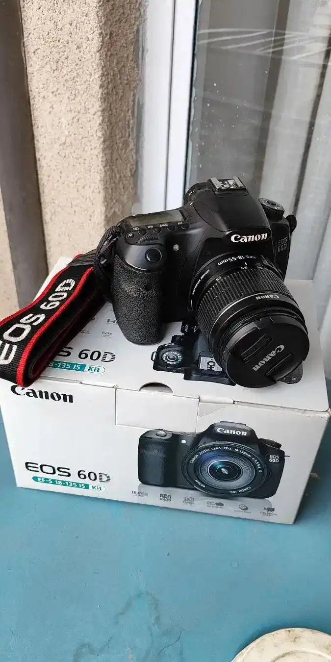 دوربین Canon 60D  لنز 18-55  تمیز و سالم دست دو