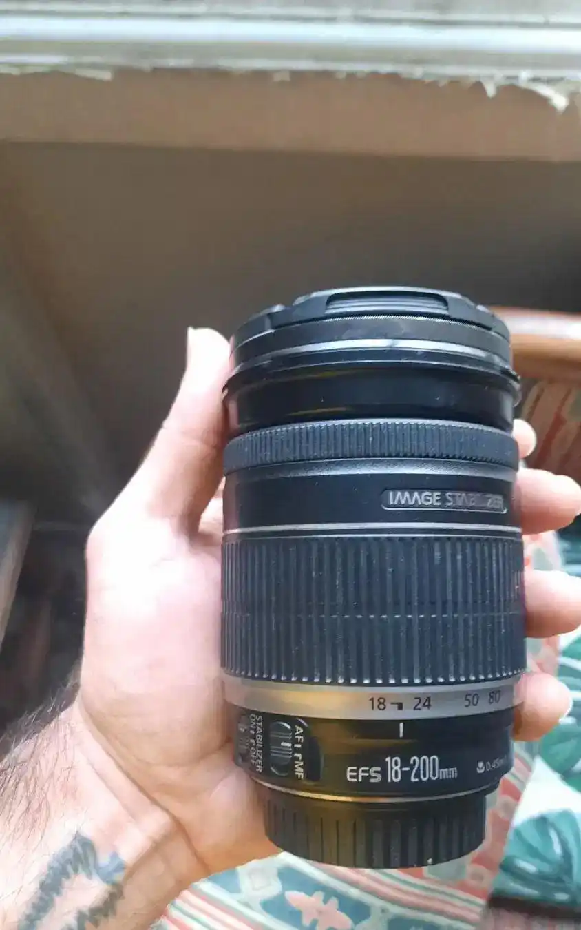 دوربین ۶۰دی با لنز دست دو