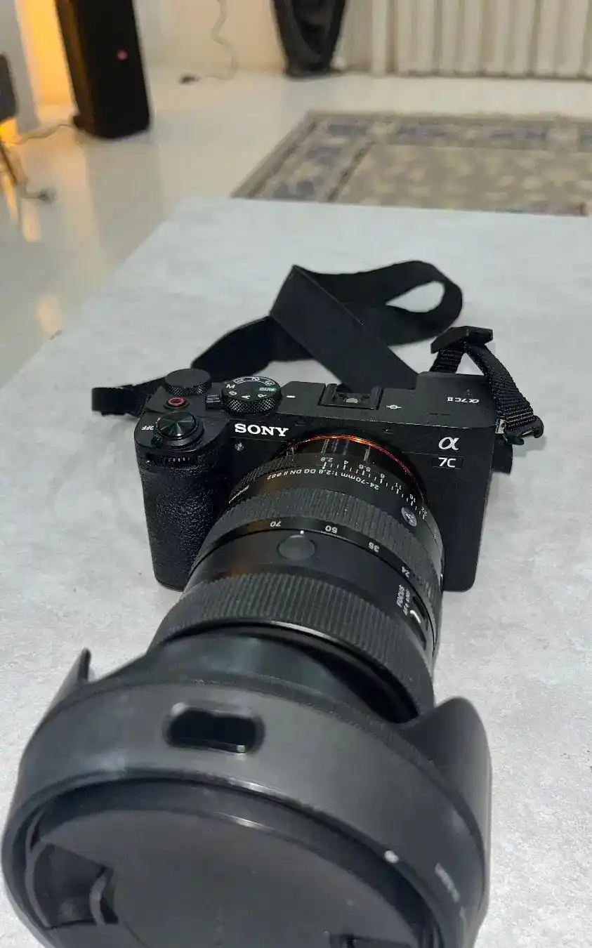 دوربین سونی الفا 7c ii به همراه لنز سیگما ۲۴-۷۰ دست دو