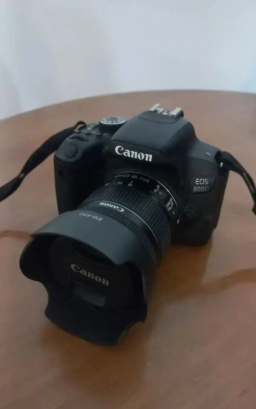 دوربین عکاسی کنون 800D دست دو