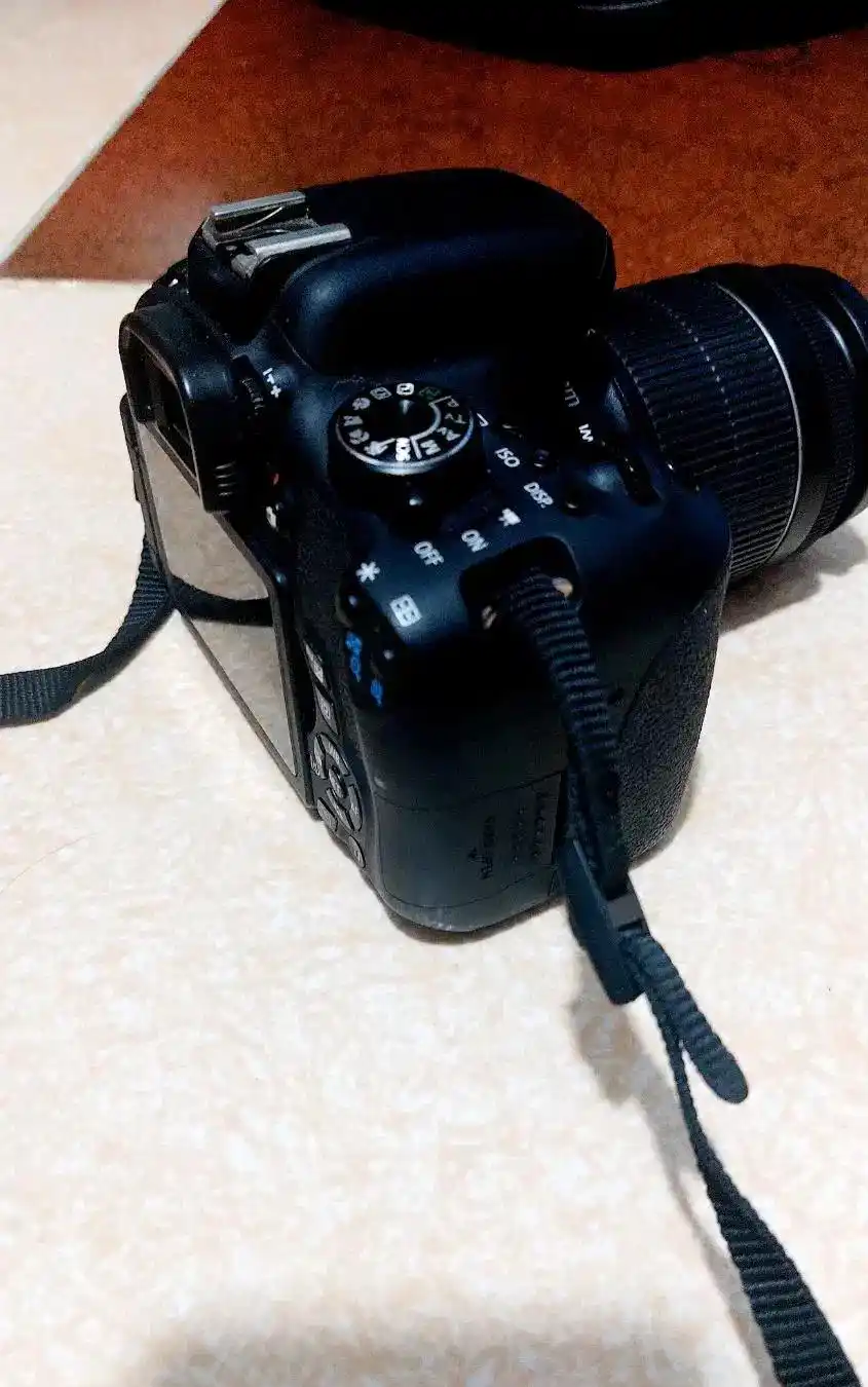 دوربین کنون D750 کم کارکرد بدون خط و خش دست دو