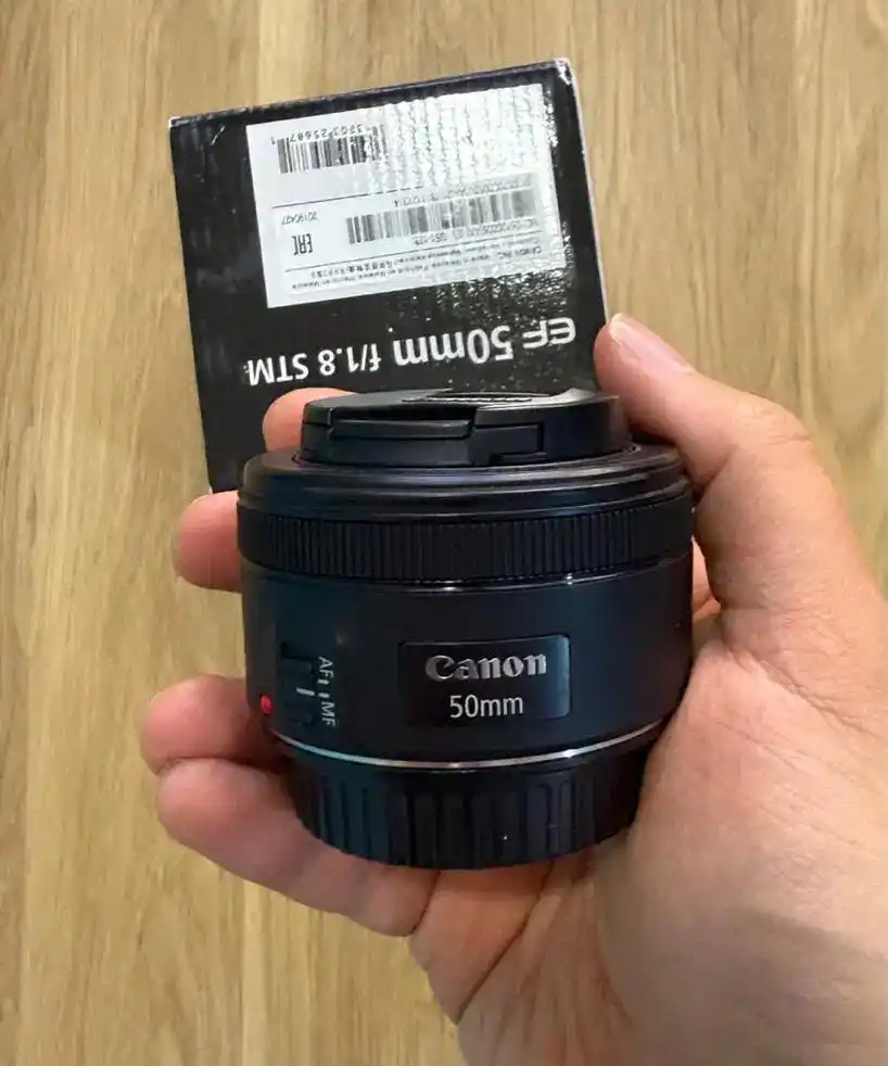 لنز کنون 50mm f1.8 دست دو
