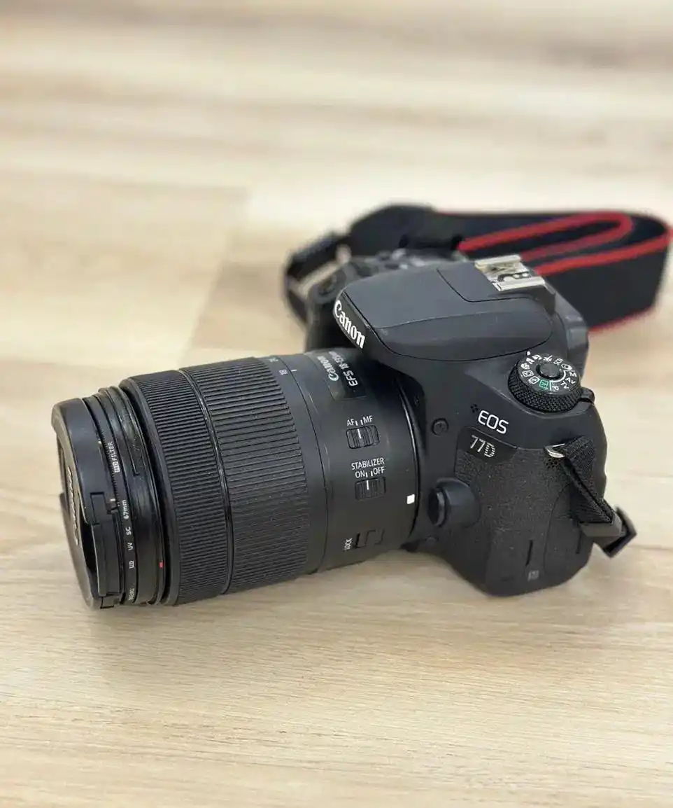 دوربین عکاسی کانن 77D با لنز ۱۸-۱۳۵ دست دو