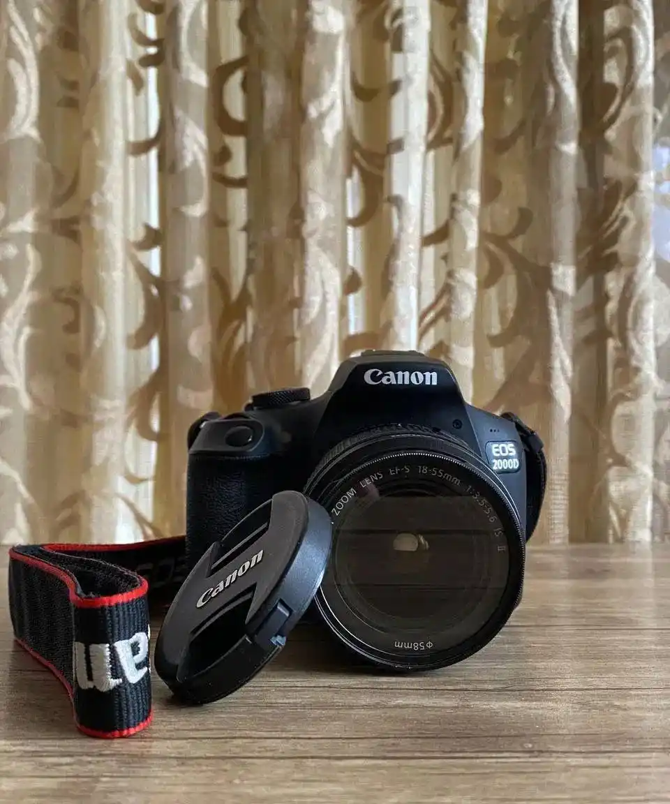 دوربین Canon 2000D دست دو