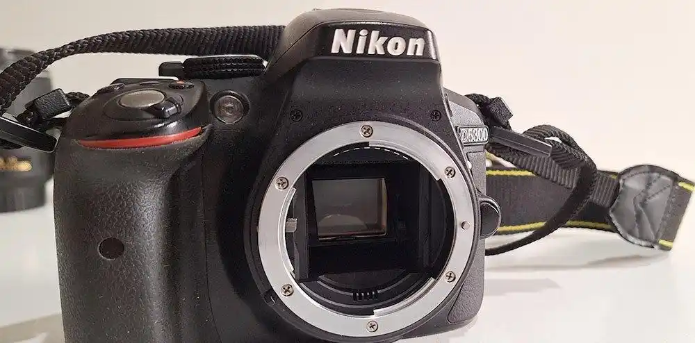 دوربین عکاسی نیکون Nikon D5300 دست دو