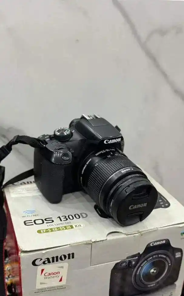 دوربین عکاسی 1300D کنون دست دو