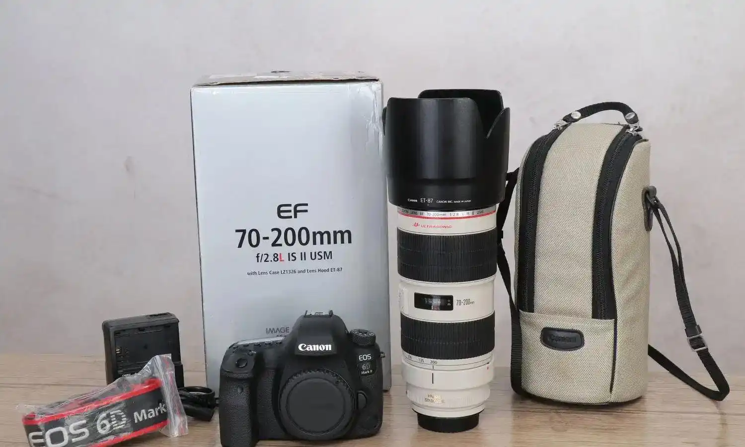 دوربین 6d ii با لنز 200*70تایپ2 در حد آکبند دست دو