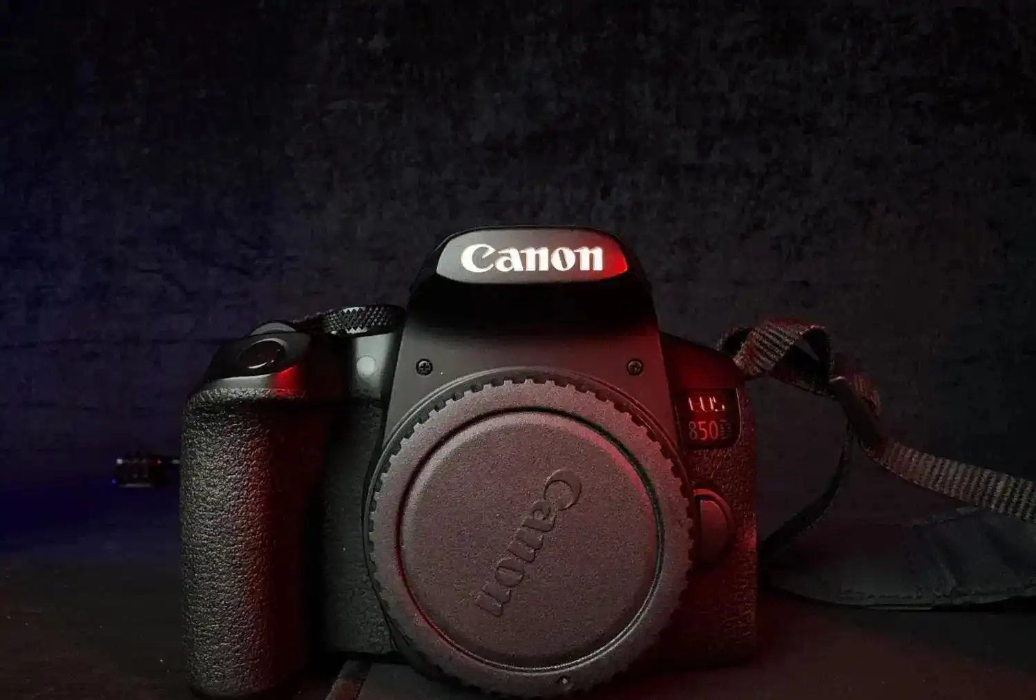 دوربین 850d کانن دست دو