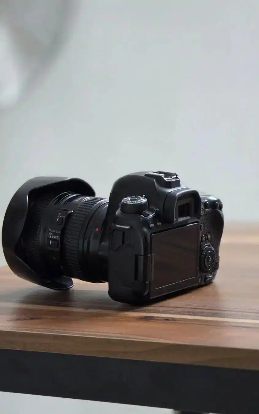 6d mark 2 دوربین کنن دست دو