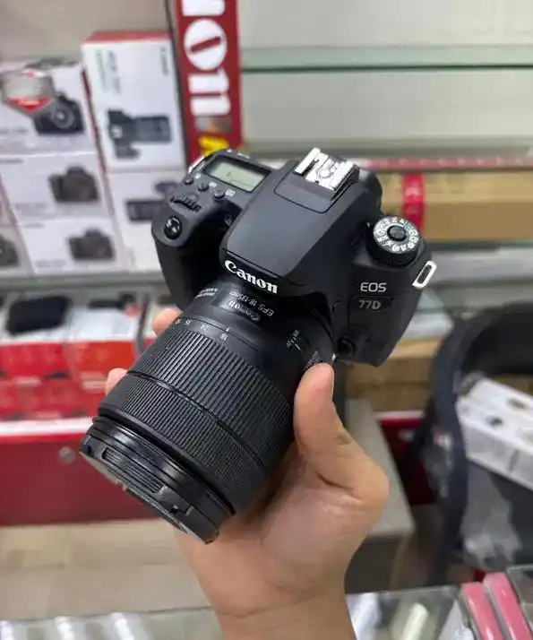 دوربین کانن مدل 77d دست دو