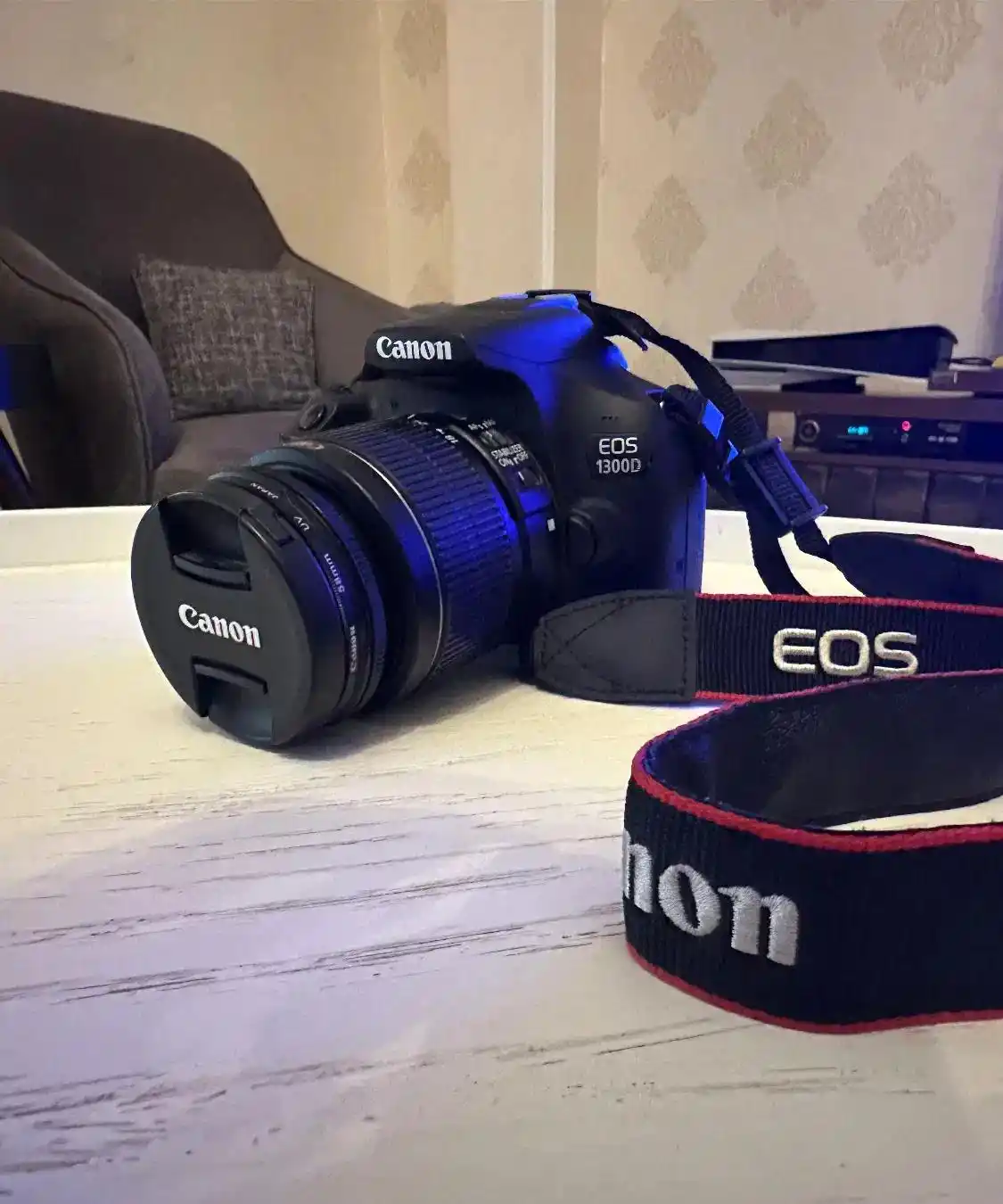 دوربین کنون 1300D دست دو